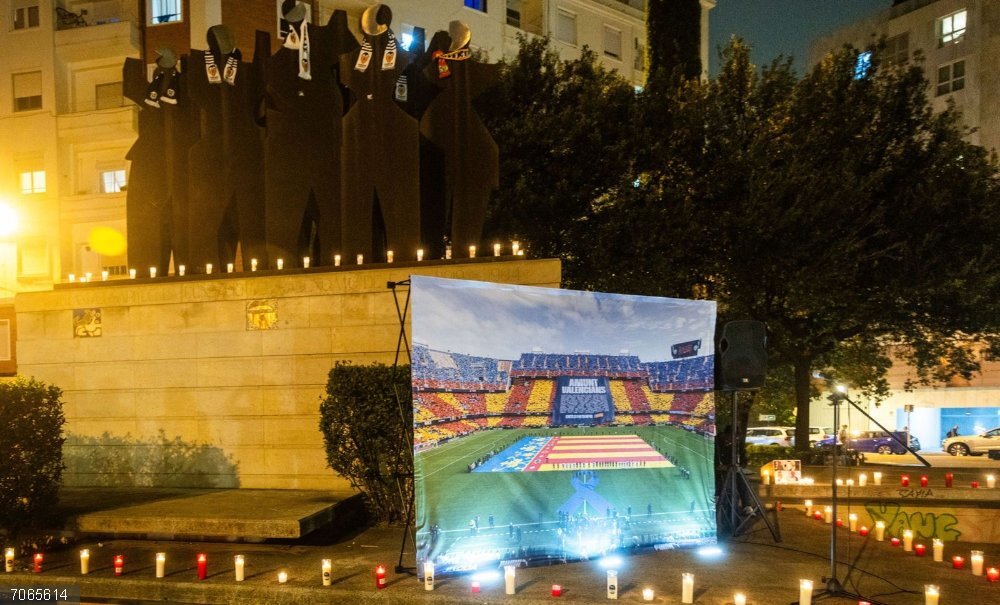La Asociación de Futbolistas del Valencia CF homenajea a las víctimas de la dana con 229 velas junto al estadio La Asociación de Futbolistas del Valencia CF homenajea a las víctimas de la dana con 229 velas junto al estadio