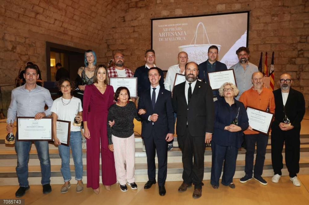 La obra 'Algues' de Gabriel Ignacio Madrid gana el Premio Artesanía de Mallorca 2025 Entrega de los Premios de Artesanía de Mallorca 2025.