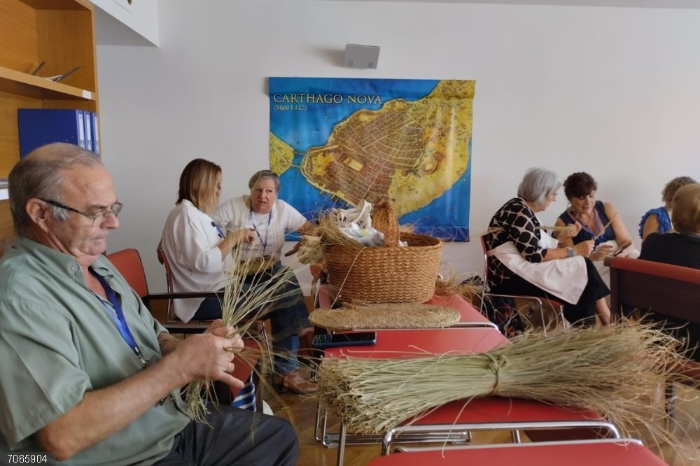 Artesanos e investigadores se reúnen en un congreso sobre esparto en Cartagena Artesanos e investigadores se reúnen en un congreso sobre esparto en Cartagena