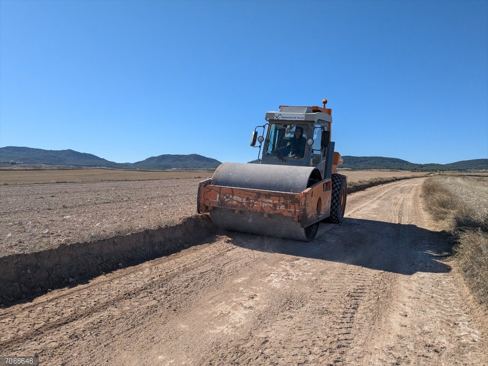 Los caminos rurales de titularidad pública están siendo reparados en Andorra con la ayuda de la DPT Los primeros caminos que han sido reparados son aquellos que más imperfecciones presentaban.