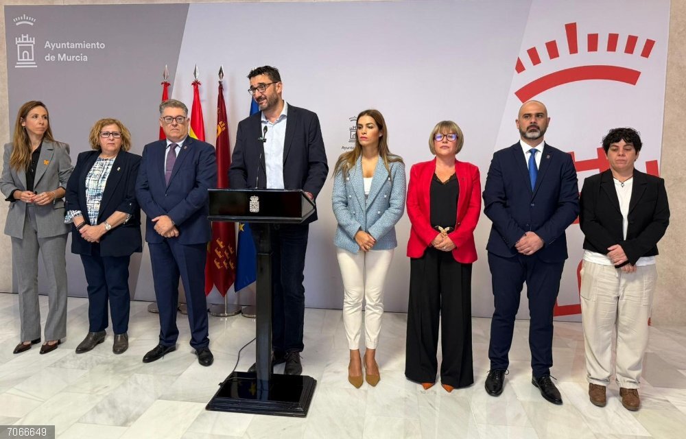 PSOE Murcia, sobre el Presupuesto de 2026: "Es una ficción contable con la que el PP vuelve a endeudar al Ayuntamiento" Concejales del Grupo Municipal Socialista en el Ayuntamiento de Murcia