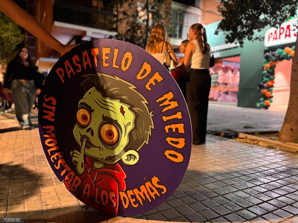 Valencia.- Unos 'zombis silenciosos' recorrerán zonas de ocio en Halloween para promover la convivencia y el ocio cívico Equipos de concienciación saldrán la noche de Halloween por las zonas de ocio con “zombis silenciosos” para promover la convivencia entre los más jóvenes