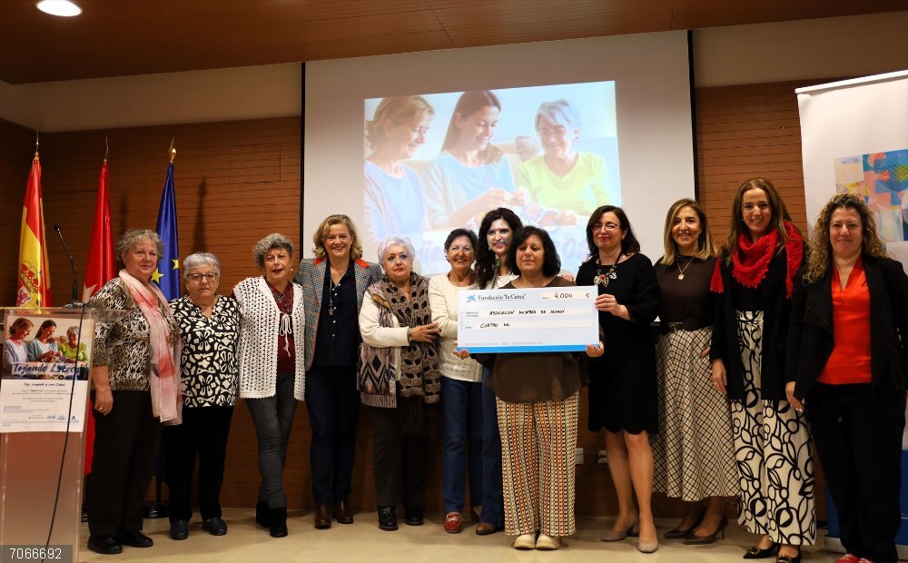 Alcalá de Henares pone en marcha una novedosa iniciativa para conectar generaciones a través de talleres de ganchillo Alcalá de Henares pone en marcha una novedosa iniciativa para conectar generaciones a través de talleres de ganchillo