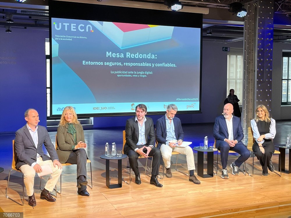Golpe, Franganillo, Cardero, Hornillos y Samitier reivindican el "rigor y credibilidad" de los medios frente a las RRSS Los periodistas Nacho Cardero, Carlos Franganillo, Sandra Golpe, José Luis Hornillos y Encarna Samitier participan en la jornada anual de UTECA 2025.