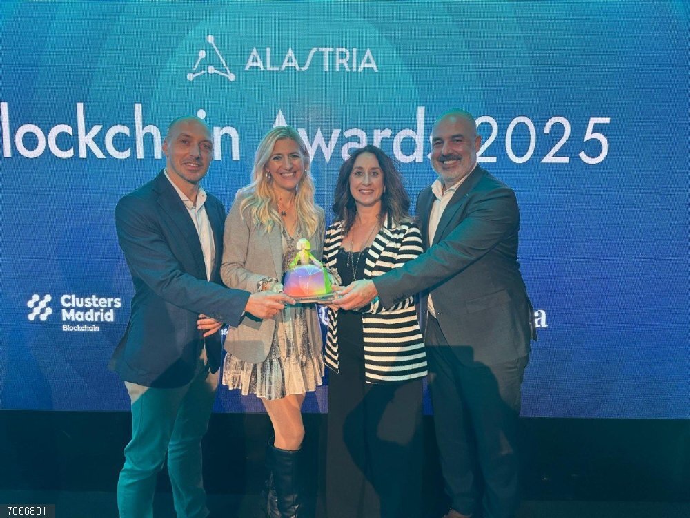 Córdoba.- El proyecto piloto 'Ssitizens' del Ayuntamiento, premiado en los Blockchain Awards 2025 El Ayuntamiento de Córdoba y la empresa Izertis recogen en el Movistar Arena de Madrid el premio Blockchain Awards 2025, en la categoría de 'Mejor proyecto en identidad digital descentralizada'.