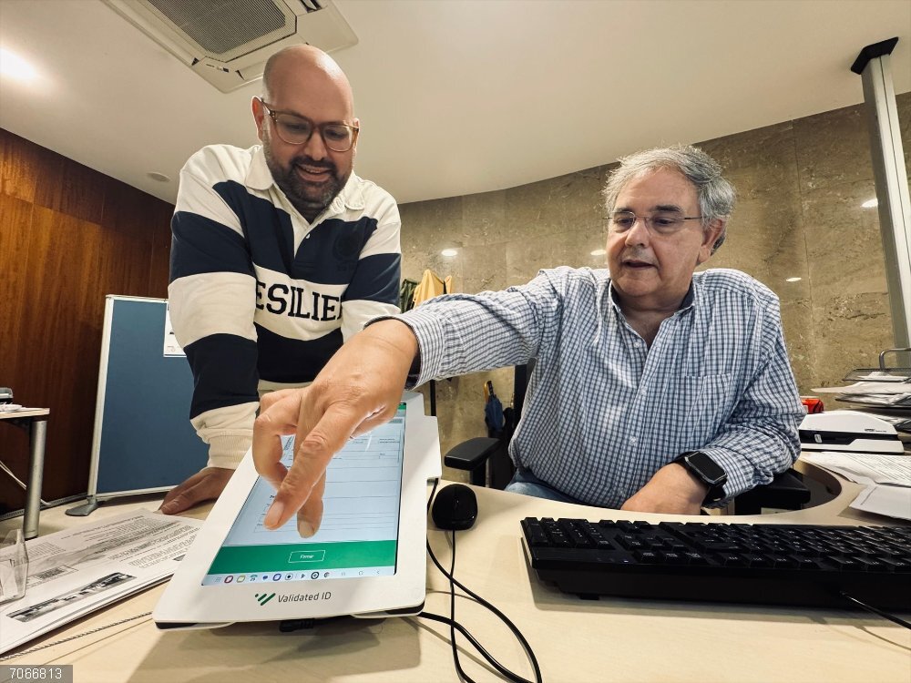 Cádiz.- El Ayuntamiento de El Puerto pone en marcha la firma biométrica en la Oficina de Atención a la Ciudadanía Javier Bello en la implantación de la firma biométrica en la Oficina de Atención a la Ciudadanía.