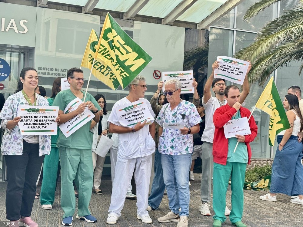 Médicos se concentran en el HUC y exigen que la estabilización culmine como máximo en el primer trimestre de 2026 Concentración de médicos en el HUC para exigir la finalización del proceso de estabilización del SCS