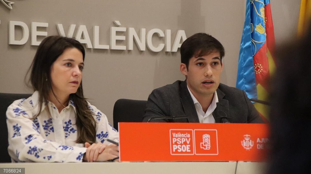Valencia.- PSPV, dispuesto a acordar con PP la ZBE si amplía las restricciones y el Corredor Verde queda libre de coches La edil del PSPV-PSOE en el Ayuntamiento de València María Pérez y el portavoz de esta formación en el consistorio, Borja Sanjuán, en la rueda de prensa que han ofrecido sobre la ZBE.