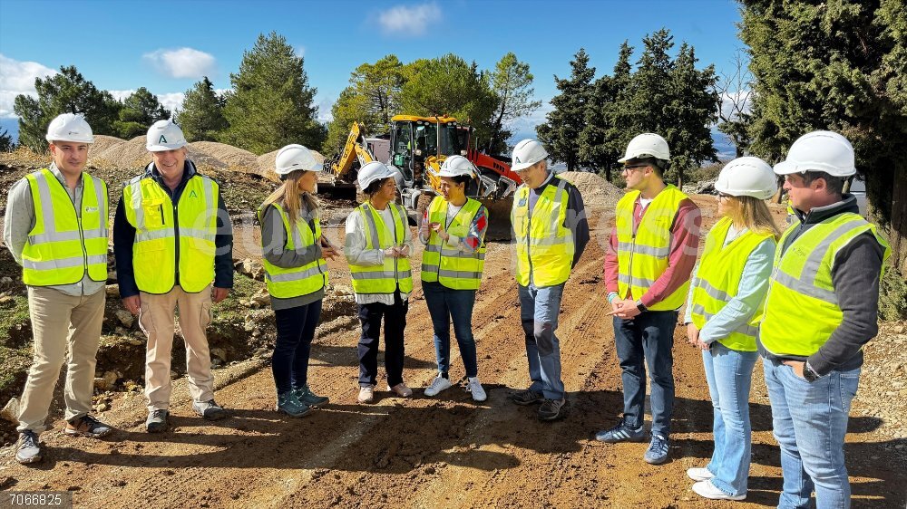 Jaén.- La Junta moviliza 2,1 millones para adecuar caminos forestales en el entorno del nacimiento del río Guadalquivir Visita a las obras en caminos y pistas forestales del entorno del nacimiento del río Guadalquivir
