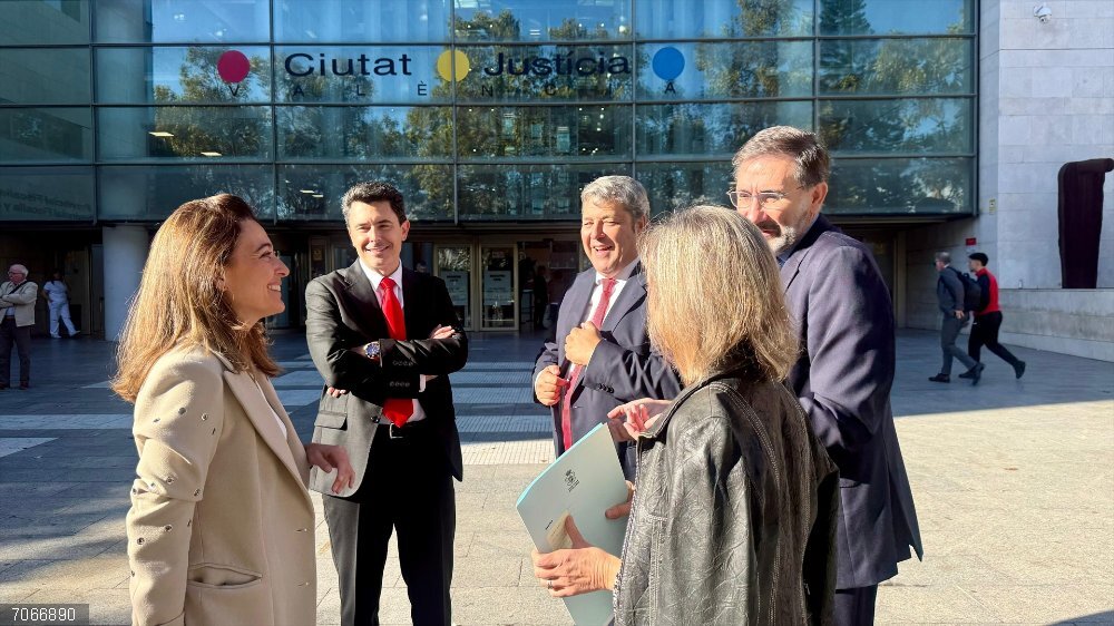 Martínez agradece la implicación del personal de la Administración de Justicia en el proceso de implementación de la ley de eficiencia del Servicio Público de Justicia Martínez agradece la implicación del personal de la Administración de Justicia en el proceso de implementación de la ley de eficiencia del Servicio Público de Justicia