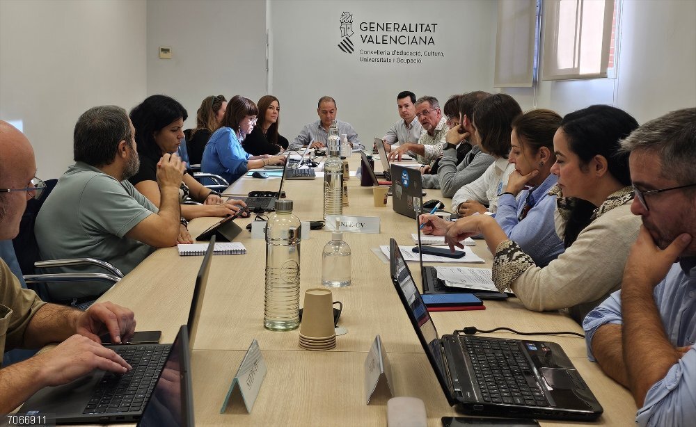 Educacion propone que los centros preparen actividades y recursos para usarlos en cierres por alertas meteorológicas Educación negocia un protocolo que garantice la continuidad de la formación del alumnado cuando se suspendan las clases por alerta meteorológica