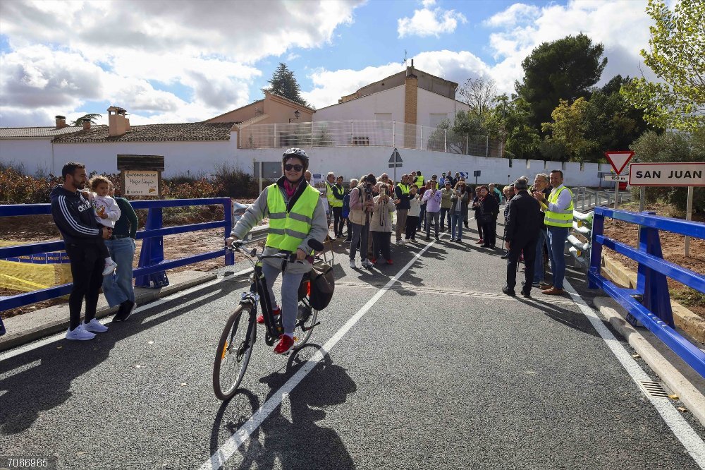 Valencia.- Reabren los puentes de Jalance y San Juan para conectar Requena y las pedanías del margen derecho del Magro La Diputació de València ha puesto en servicio los puentes de Jalance (CV-431) y San Juan (CV-448) en el término municipal de Requena