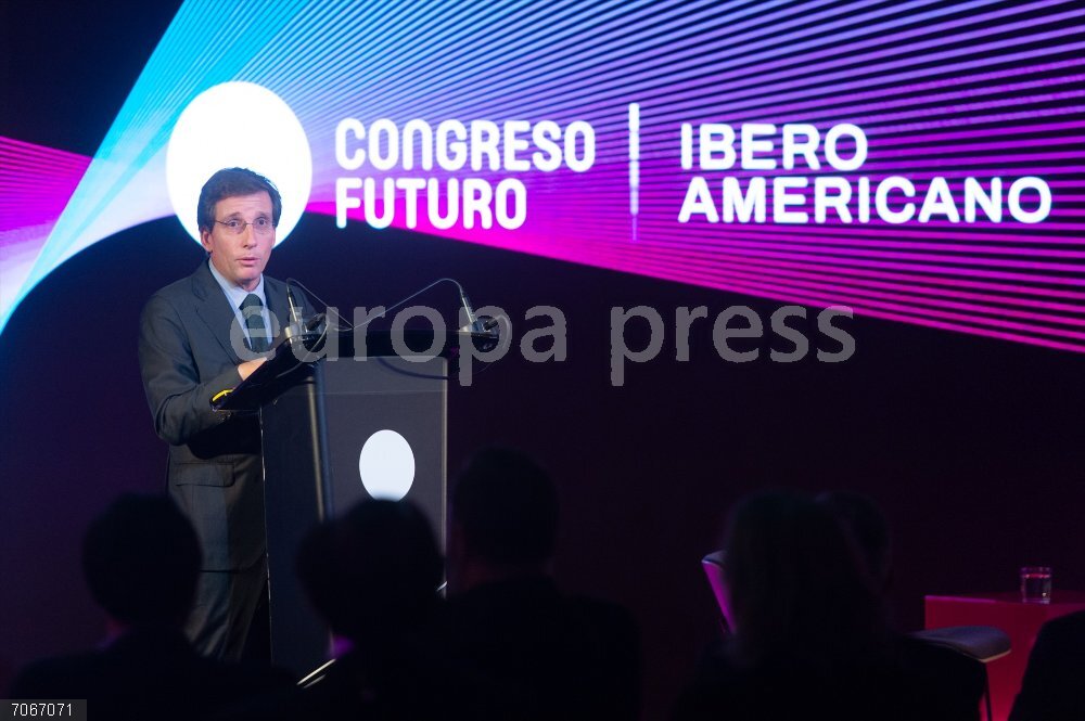 Primera jornada del I Congreso Futuro Iberoamericano  El alcalde de Madrid, José Luis Martínez-Almeida, interviene durante el coloquio 'Las ciudades inteligentes del futuro' en el Congreso Futuro Iberoamericano, en Casa América, a 30 de octubre de 2025, en Madrid (España). Organizado por la Secretaría General Iberoamericana (SEGIB) y la Fundación Encuentros del Futuro (FEF), el evento abordará, entre el 30 y el 31 de octubre, cuestiones como el futuro del orden mundial, la crisis de la democracia, las ciudades inteligentes, los neuroderechos o la educación en la era de la inteligencia artificial.