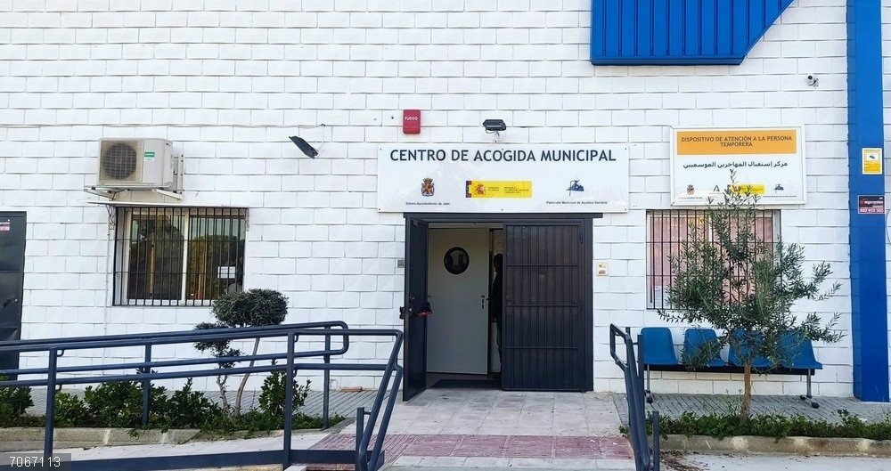 Jaén.- El Ayuntamiento amplía a 60 plazas del albergue de temporeros y pide adelantar la activación del resto de la red Fachada del centro de acogida al transeúnte de Jaén, que se amplía como albergue para temporeros durante la aceituna.