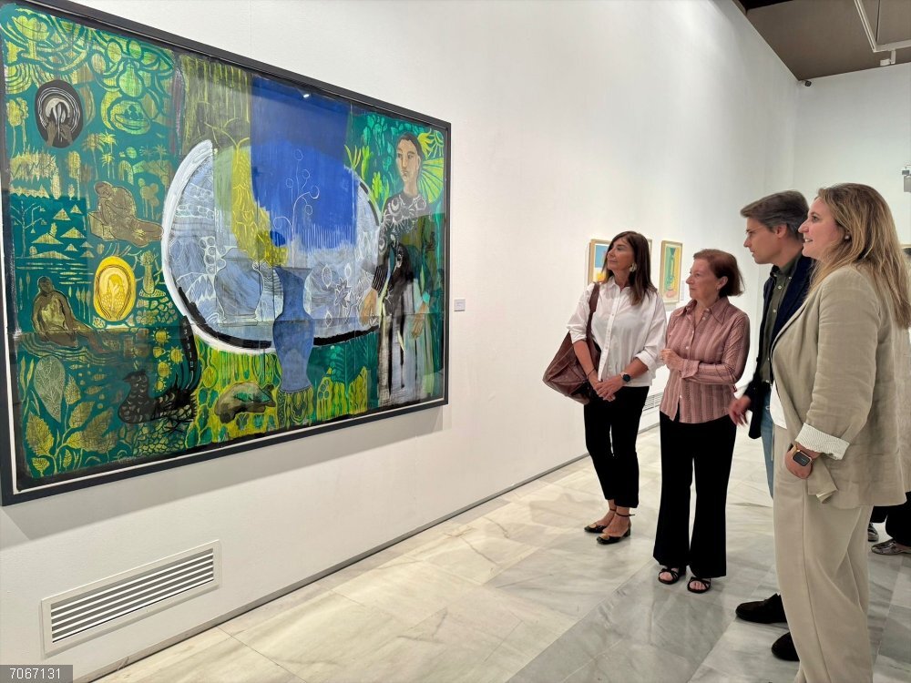 Sevilla.-Exposiciones, conciertos y teatro, entre la nueva programación cultural en Sevilla hasta el 5 de noviembre Imagenes de la delegada de Turismo y Cultura, Angie Moreno, en una exposición.