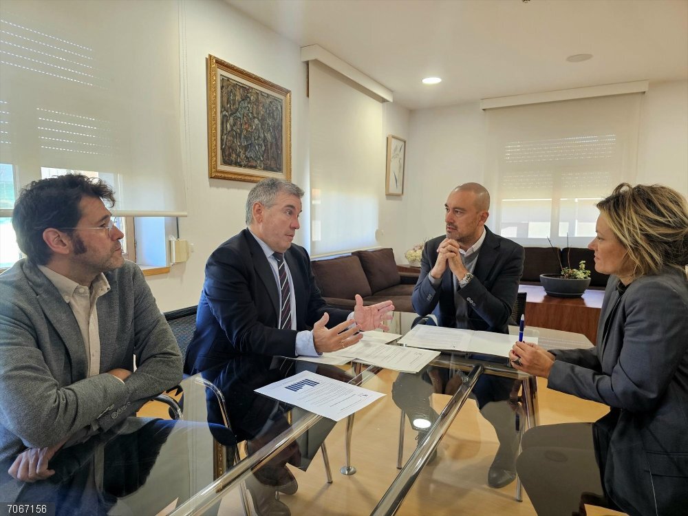 Torrelavega renueva el convenio del Servicio de Orientación Jurídica con la Abogacía, que pide más dotación económica Reunión entre el alcalde de Torrelavega y el Colegio de la Abogacía de Cantabria.