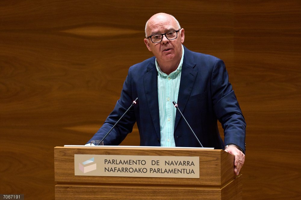 Pleno.- Rechazada una moción de Vox que reclamaba un plan de rebaja fiscal en materia de vivienda El parlamentario de Vox Emilio Jiménez.