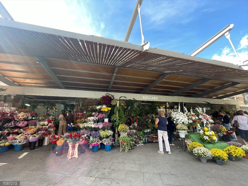 Alicante.- Alicante abre en Todos los Santos los puestos de flores del Mercado Central y adelanta los mercadillos al 31 Puestos de flores del Mercado Central
