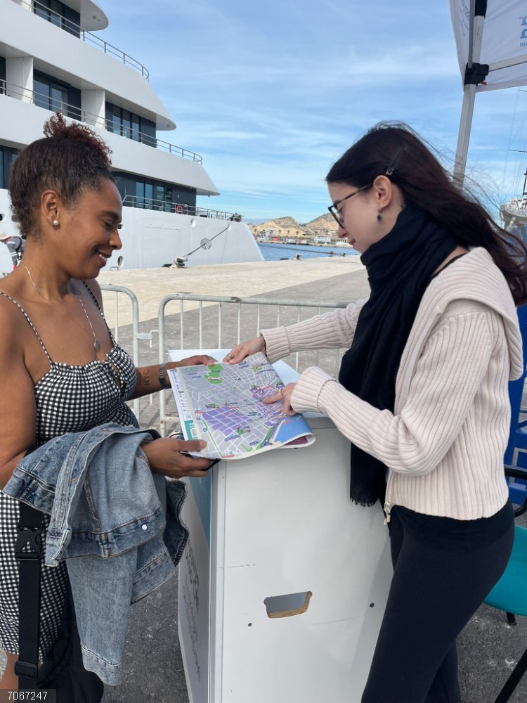 Turismo.- Alicante renueva los planos que entrega a los cruceristas para mejorar su experiencia en la ciudad Plano de Alicante a crucerista