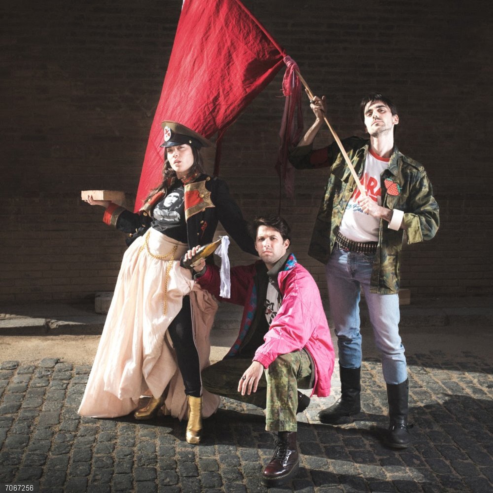 Imagen promocional de la triología. Imagen promocional de la triología.