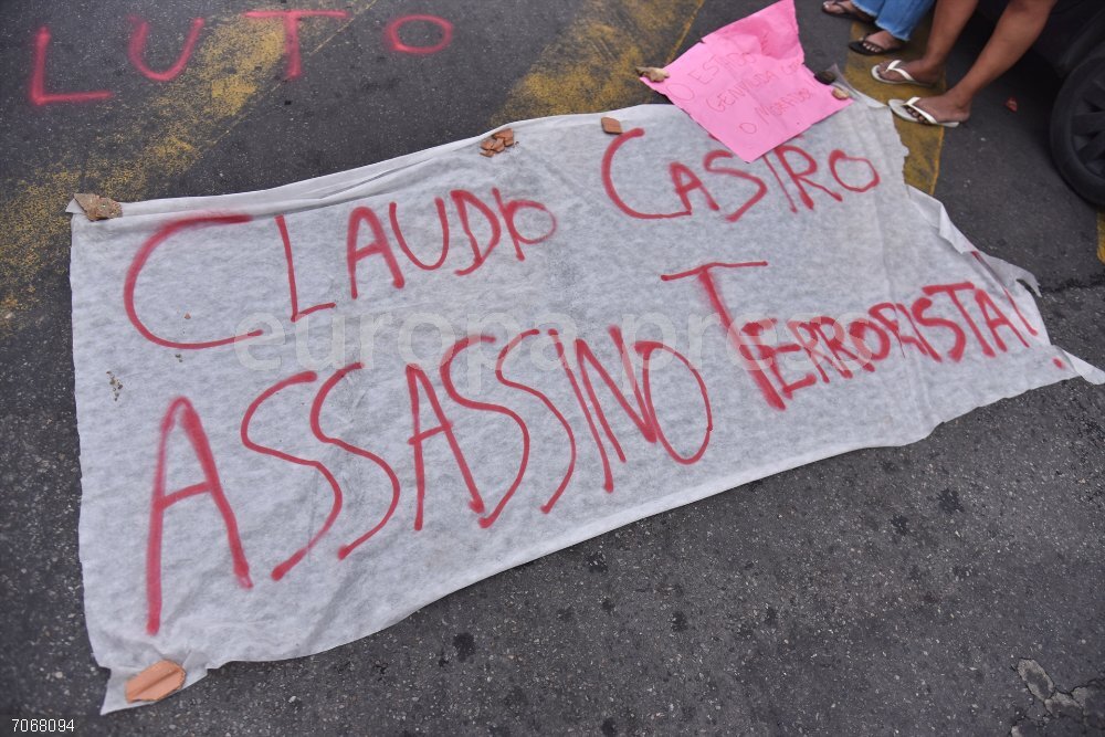 Un grupo de gobernadores de derecha defienden en Río de Janeiro el operativo policial que dejó 120 muertos October 29, 2025, Rio De Janeiro, Rio De Janeiro, Brasil: Rio de Janeiro (RJ), 10/29/2025 - Containment Operation/Demonstration/CV/Alemao/Penha - Residents protest against deaths in the mega-operation in the Alemao and Penha complexes. Residents of the Alemao and Penha complexes held a protest, on the afternoon of this Wednesday (29), against the more than 120 deaths in the mega-operation against Comando Vermelho this Tuesday (28). (Foto: Saulo Angelo/Thenews2/Zumapress)