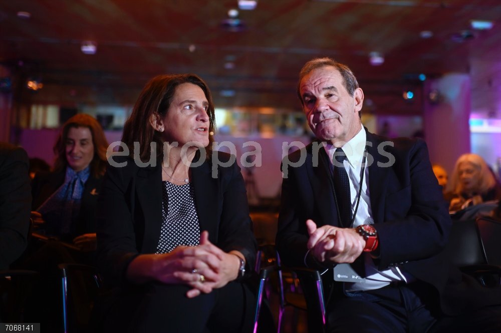 Segunda jornada del I Congreso Futuro Iberoamericano La vicepresidenta ejecutiva para una Transición Limpia, Justa y Competitiva de la Comisión Europea, Teresa Ribera, y el titular de la Secretaría General Iberoamericana, Andrés Allamand, durante el Congreso Futuro Iberoamericano, en Casa América, a 31 de octubre de 2025, en Madrid (España). Organizado por la Secretaría General Iberoamericana (SEGIB) y la Fundación Encuentros del Futuro (FEF), el evento abordará, entre el 30 y el 31 de octubre, cuestiones como el futuro del orden mundial, la crisis de la democracia, las ciudades inteligentes, los neuroderechos o la educación en la era de la inteligencia artificial.