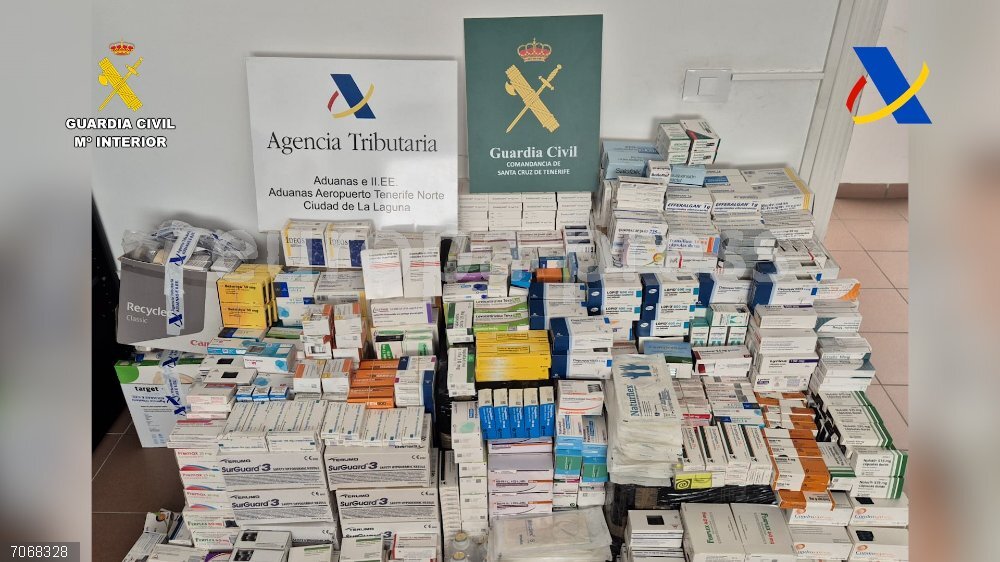 UE.- Intervienen más de 20.000 dosis de medicamentos a un hombre que iba a volar desde Tenerife a Madrid Medicamentos intervenidos en el Aeropuerto Tenerife Norte a un pasajero
