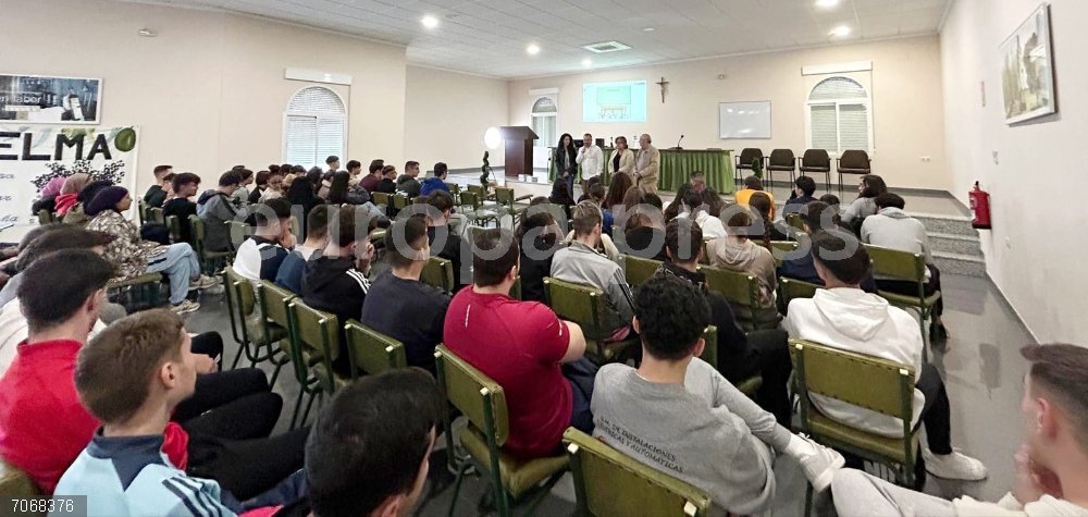 Jaén.- Jóvenes de la ESO y ciclos formativos conocen en Huelma las opciones laborales que ofrecen las cooperativas Jóvenes asistentes a la sesión de orientación laboral sobre las cooperativas