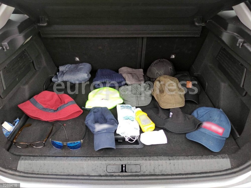 Material intervenido en el interior del vehículo robado Material intervenido en el interior del vehículo robado