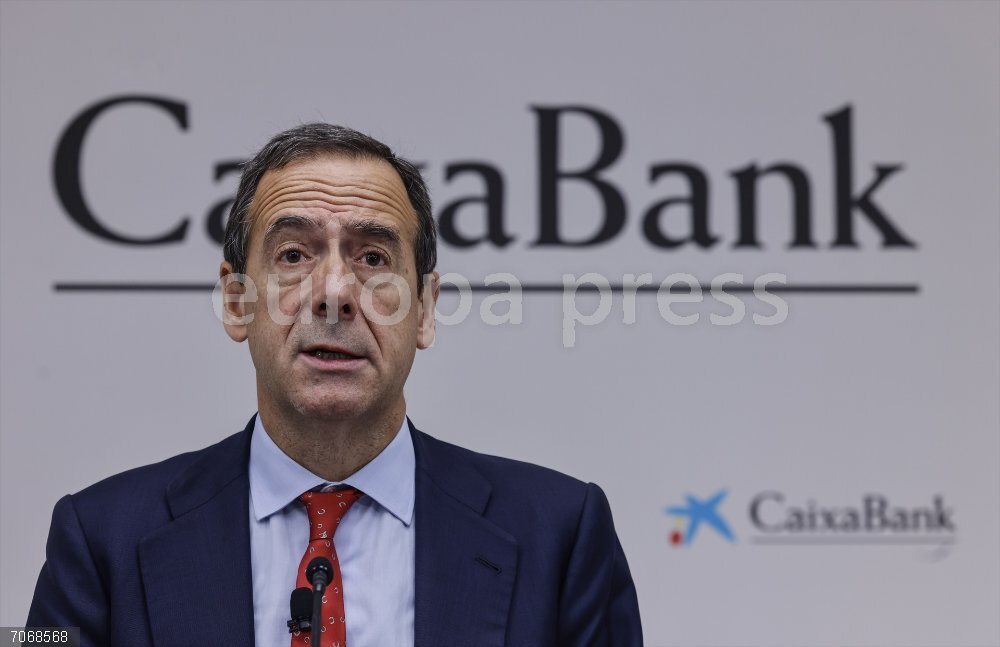 CaixaBank gana 4.397 millones hasta septiembre, un 3,5% más El consejero delegado de CaixaBank, Gonzalo Cortázar, durante una rueda de prensa, a 31 de octubre de 2025, en Madrid (España). CaixaBank cerró los nueve primeros meses del año con un beneficio de 4.397 millones de euros, un 3,5% más que en el mismo periodo del año pasado.