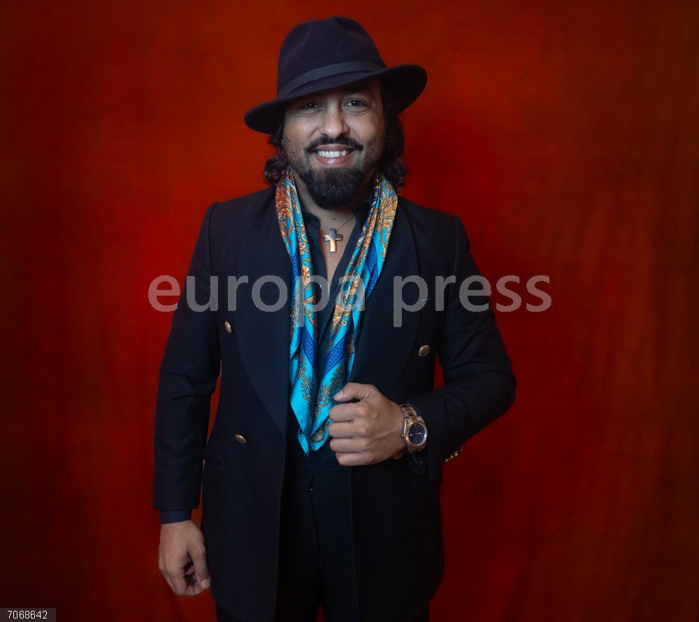 Retratos al bailaor Juan Fernandez Montoya ‘El Barullo’ El bailaor Juan Fernandez Montoya ‘El Barullo’ posa para Europa Press, a 31 de octubre de 2025, en Madrid (España). Juan Fernández Montoya, conocido artísticamente como ‘El Barullo’, pertenece a una de las familias más prestigiosas del flamenco, siendo nieto del Farruco, hijo de La Faraona y primo hermano de Farruquito. Debutó a los cinco años junto a su abuelo y desde niño ha recorrido escenarios de Europa y América. En 2014 obtuvo el premio ‘El Desplante’ del Festival de Cante de Las Minas y el Premio Nacional de Arte Flamenco de Córdoba en 2016.