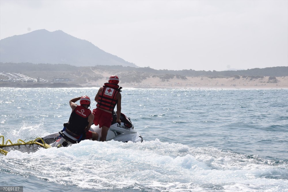 Bajan un 20% los rescates en las playas de Piélagos este verano Servicio Cruz Roja rescate y salvamento en playas de Cantabria
