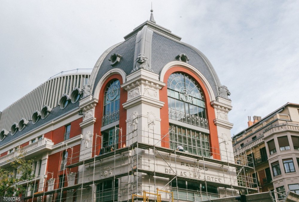 Sade descubre la fachada del nuevo Hotel Palacio Bellas Artes, que gestionará bajo la marca Curio Collection by Hilton Fachada del rehabilitado Bellas Artes.