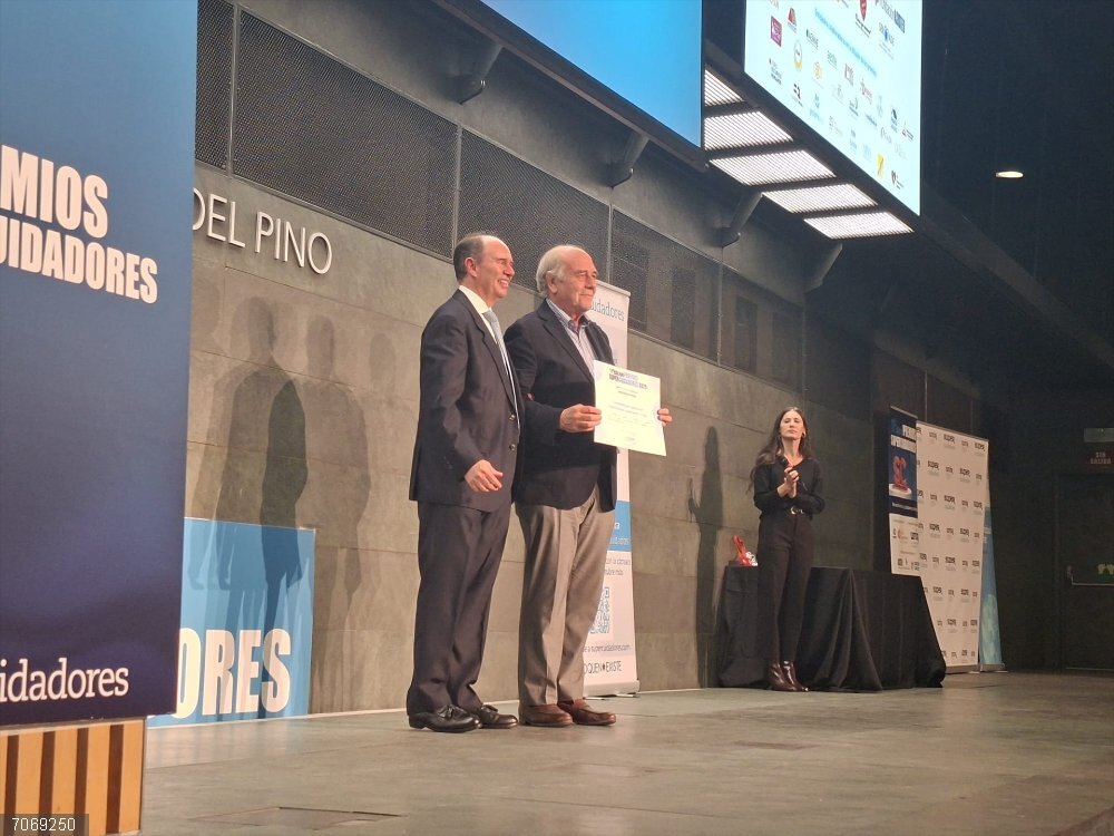 CEOMA recibe Mención de Honor en los Premios Supercuidadores 2025 por su labor en el envejecimiento activo CEOMA recibe Mención de Honor en los Premios Supercuidadores 2025 por su labor en el envejecimiento activo