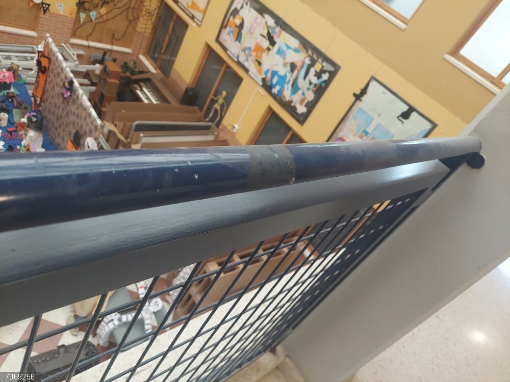 Sevilla.- Padres del colegio 'Jacarandá' de Sevilla Este alertan de "falta de limpieza" traducida en "mugre y telarañas" Imagen del interior del CEIP 'Jacarandá' de Sevilla Este, del que el AMPA 'Caracol' critica "falta de limpieza".