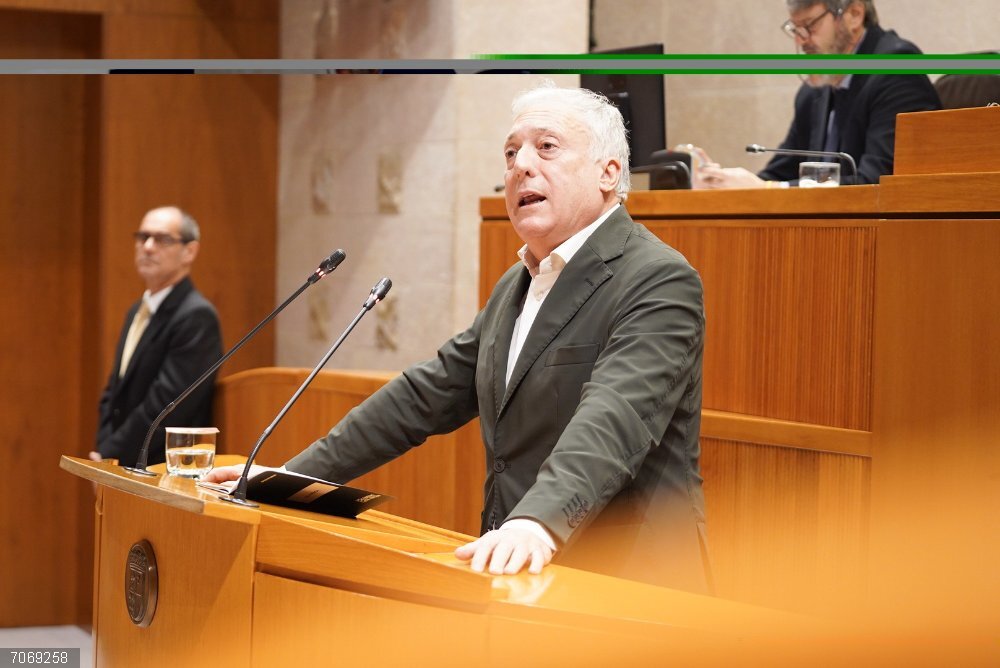 Pleno.- López confía en "la actitud" de los grupos de las Cortes para aprobar la ley de vivienda El consejero de Fomento del Gobierno de Aragón, Octavio López.