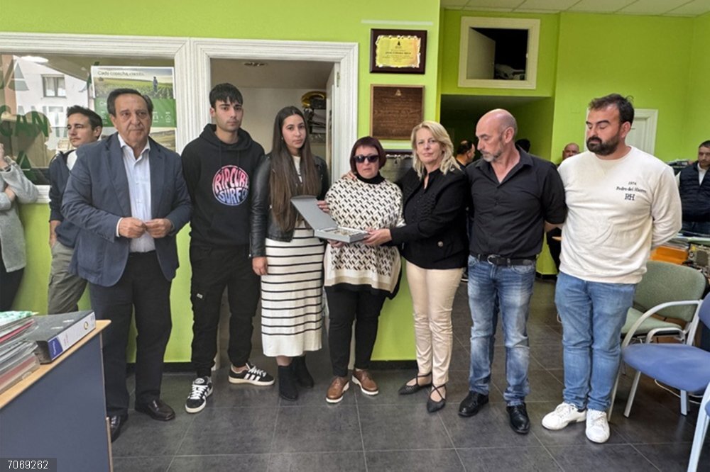 ASAJA homenajea a sus miembros fallecidos Raúl Guillarón y José Piñera por su compromiso con el sector primario Homenaje a Raúl Guillarón y José Piñera