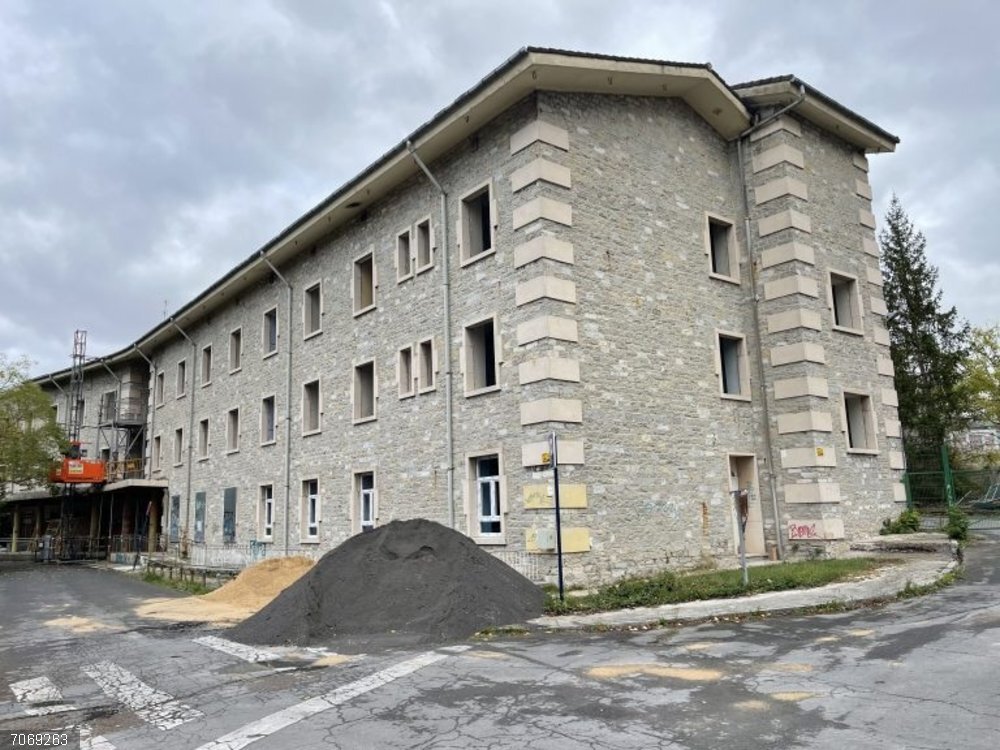 EH Bildu lamenta que Etxebarria "no haya entendido el contenido ni el fondo" del acuerdo sobre el centro de refugiados Inicio de las obras en el futuro centro de acogida de refugiados en Vitoria-Gasteiz