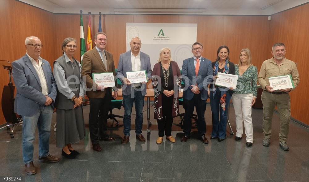 Huelva.- La Junta concede ocho nuevos distintivos 'zona cardioasegurada' a entidades onubenses La Junta concede ocho nuevos distintivos 'zona cardioasegurada' a entidades onubenses.