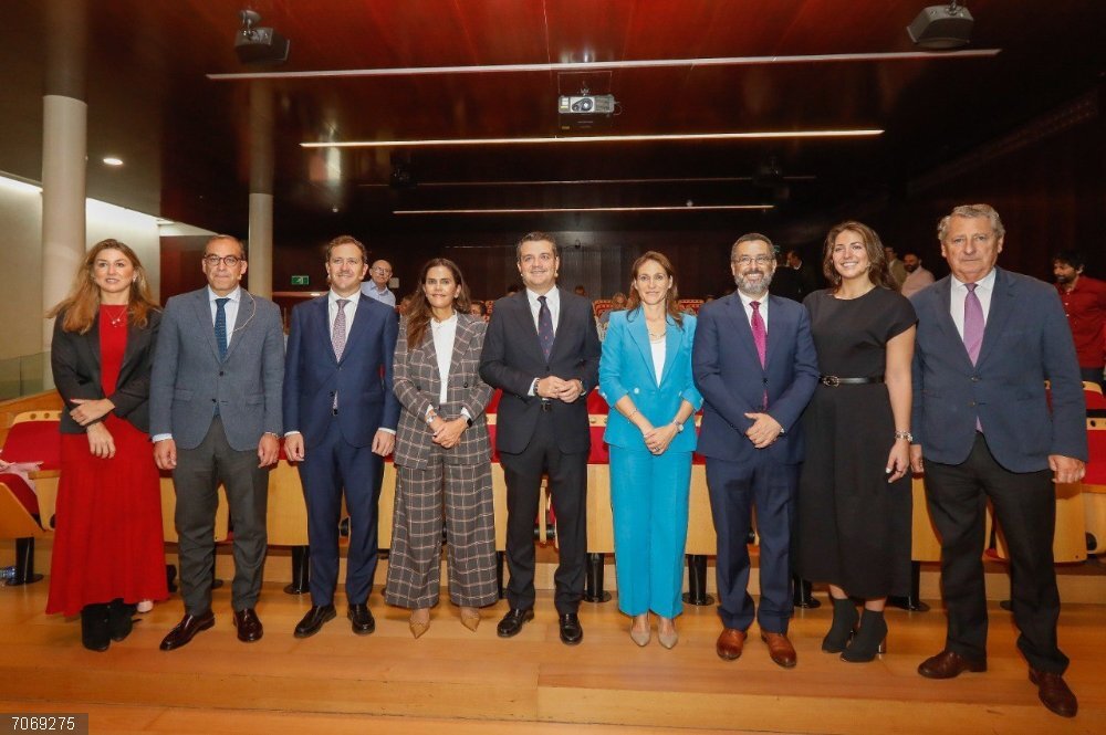 Córdoba.- Unas jornadas abordan los retos de la movilidad para avanzar en ciudades más inclusivas y saludables Autoridades en la jornada 'Soluciones integrales de movilidad urbana sostenible', convocada por el Ayuntamiento de Córdoba y la Escuela Internacional de Servicios Públicos (EiSP) y con la colaboración de EYSA.