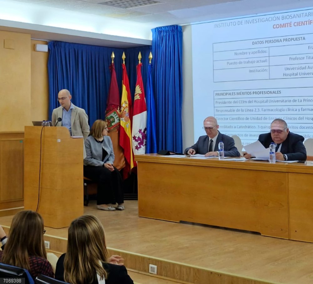 Constituido el Consejo Rector del Instituto de Investigación Biosanitaria de Burgos (IBioBURGOS) El consejero de Sanidad, Alejandro Vázquez Ramos, y el rector de la Universidad de Burgos, Jose Miguel García Pérez, han presidido hoy la sesión constitutiva del Consejo Rector del Instituto de Investigación Biosanitaria de Burgos