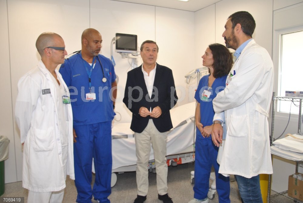 Castellón.- Sanidad ejecuta más del 70% de las obras de Urgencias del Hospital General El conseller de Sanidad, Marciano Gómez, durante su visita a las obras de Urgencias
