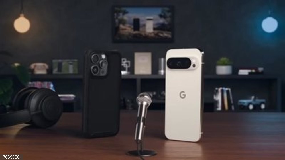 Google presume de protección antifraude en Android: Pixel recibe hasta un 96% menos de mensajes maliciosos que iPhone Un iPhone y un Pixel conversando