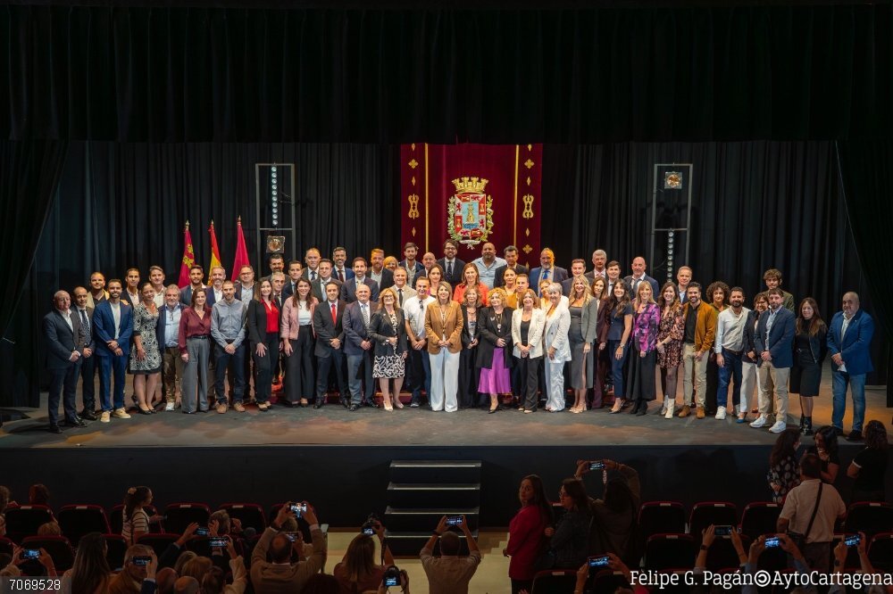 Medio centenar de nuevos funcionarios municipales toman de posesión de su puesto en Cartagena Toma de posesión de nuevos funcionarios en el Ayuntamiento de Cartagena