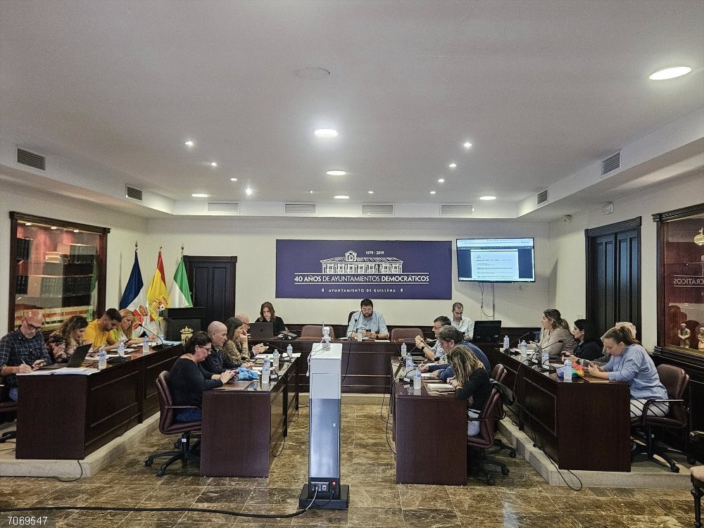 Sevilla.-El Pleno de Guillena aprueba pedir fondos a Diputación para un nuevo teatro y una Jefatura de Policía Local Pleno extraordinario de Guillena celebrado este viernes 31 de octubre.