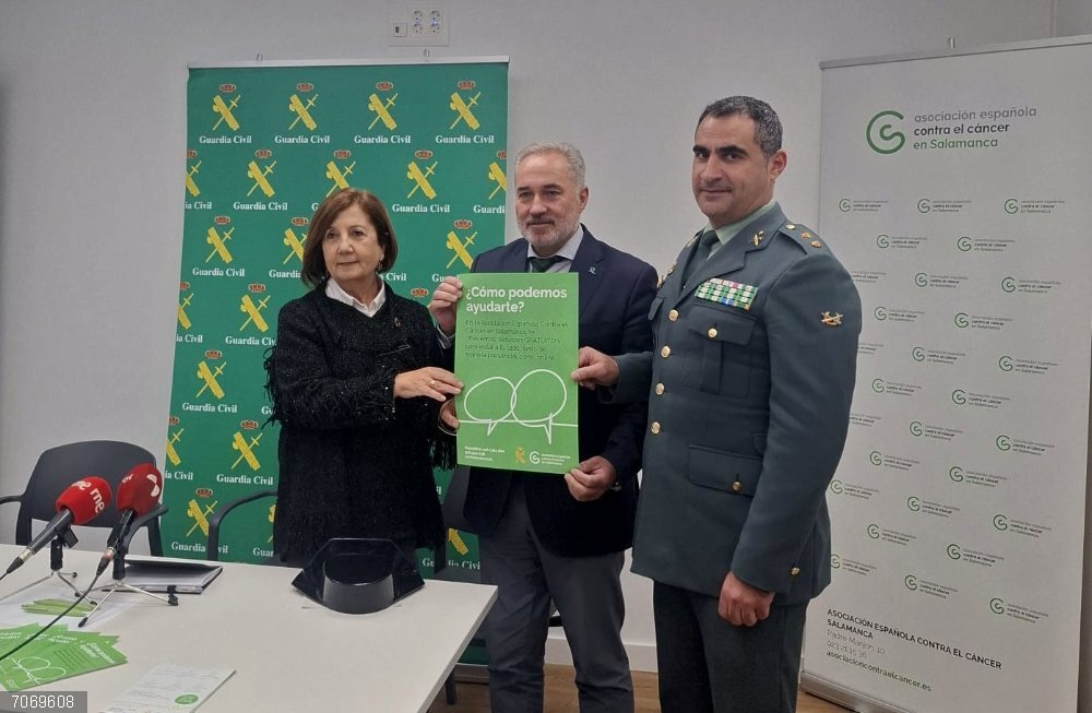 AECC en Salamanca y Guardia Civil firman un protocolo para facilitar el apoyo a pacientes oncológicos en el medio rural Firma del acuerdo de colaboración entre la AECC de Salamanca y la Guardia Civil