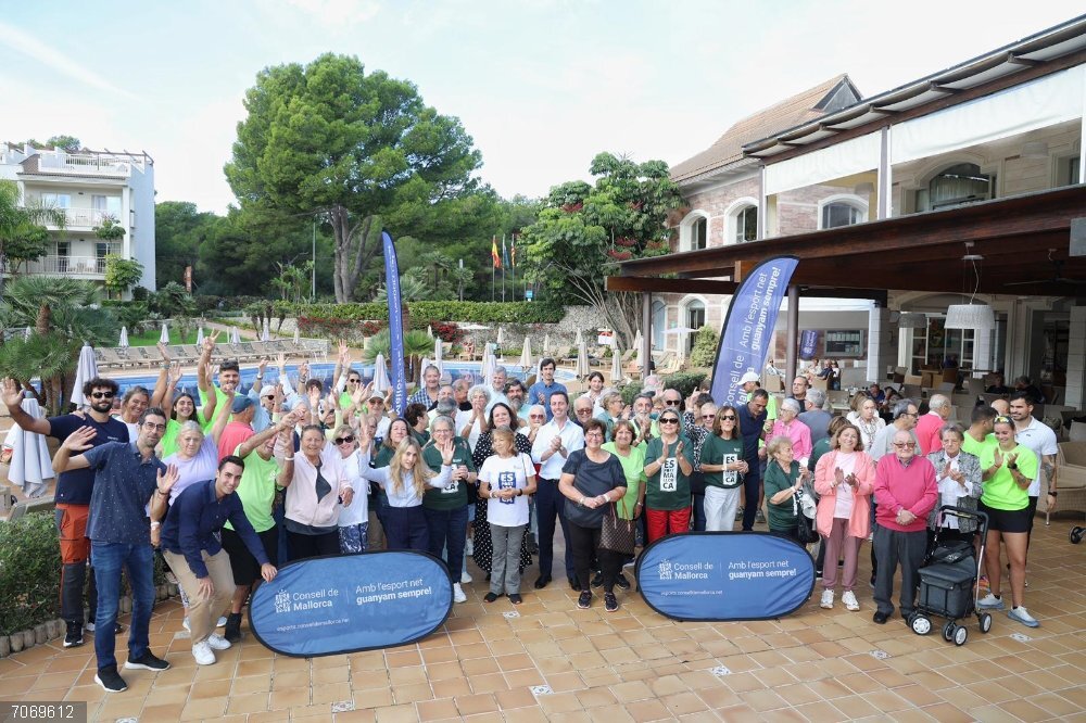 El Consell cierra el ciclo de siete 'Estades esportives' de otoño para personas mayores con más de 1.600 participantes El Consell cierra el ciclo de siete 'Estades esportives' de otoño para personas mayores con más de 1.600 participantes