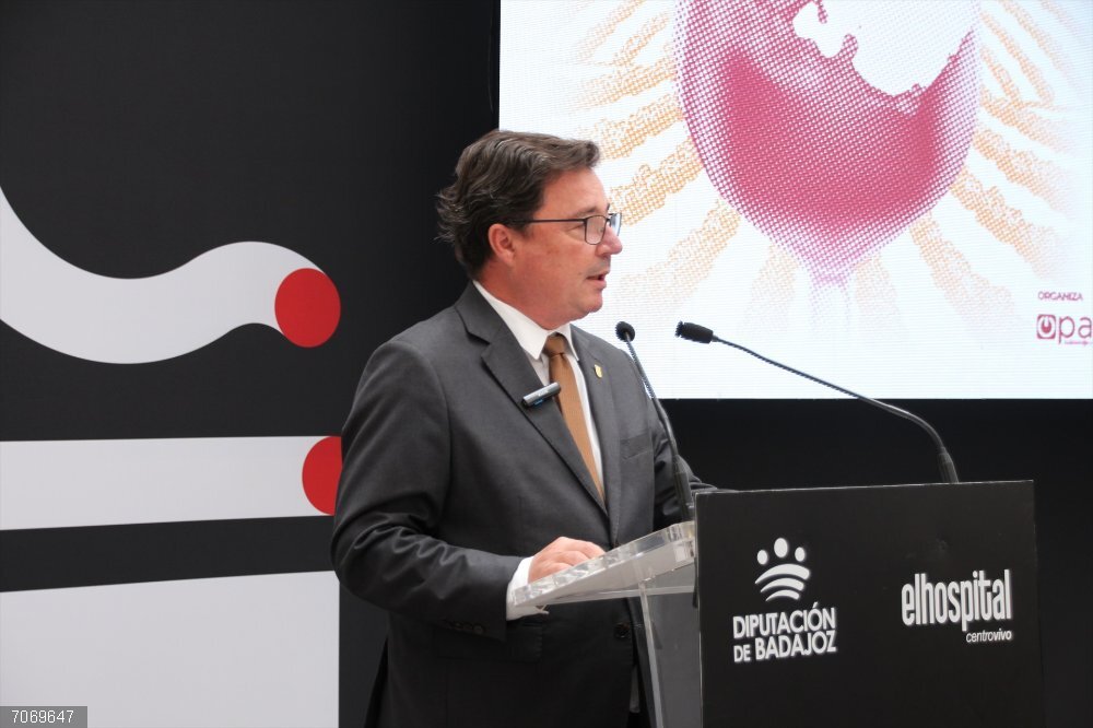 Turismo.- Extremadura refuerza la proyección internacional del vino y el enoturismo con un congreso en Badajoz El consejero de Economía, Guillermo Santamaría