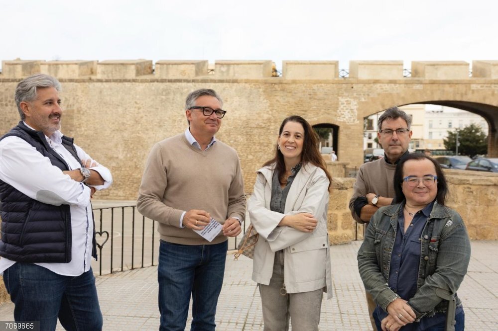 Vox califica el presupuesto de la Junta de "falta de respeto y engaño con cifras maquilladas y promesas que no cumple" Manuel Gavira en Cádiz tras atender a los periodistas.