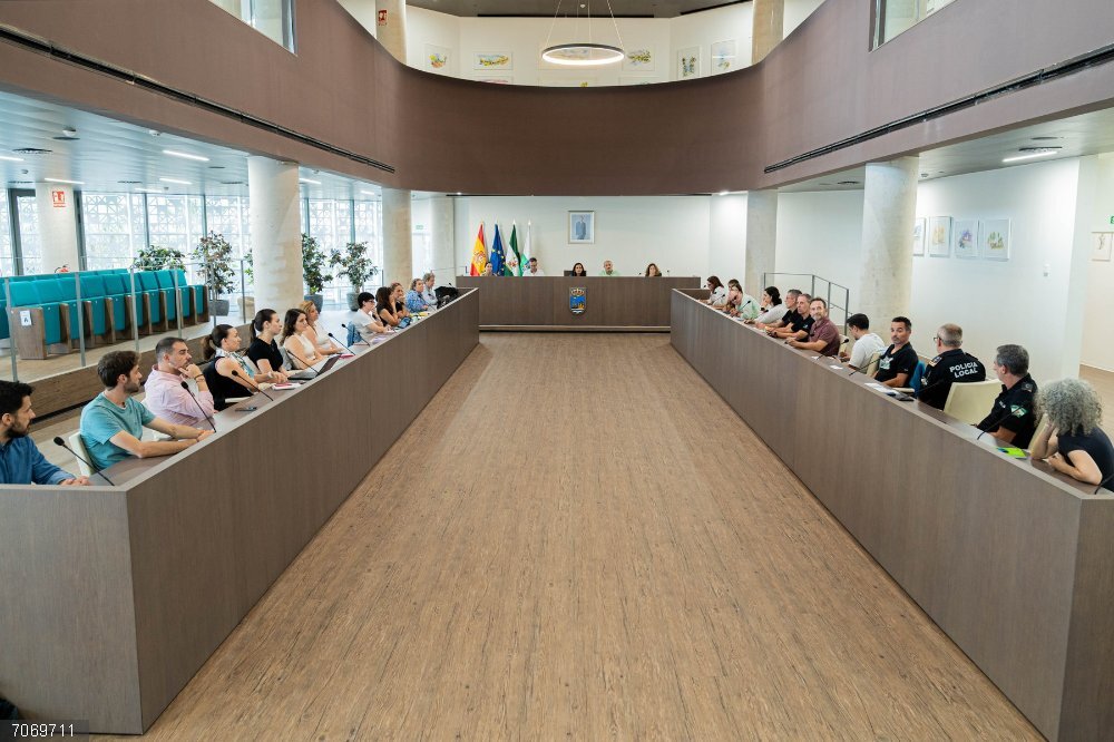 Málaga.- Estepona refuerza la coordinación municipal con la comunidad educativa para prevenir el absentismo escolar Comisión de absentismo escolar de Estepona